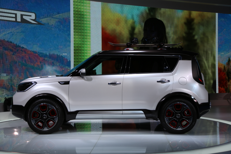Illustration for article titled Kia Trail'ster e-AWD Could Be An Ultra-Efficient Jeep Renegade Fighter